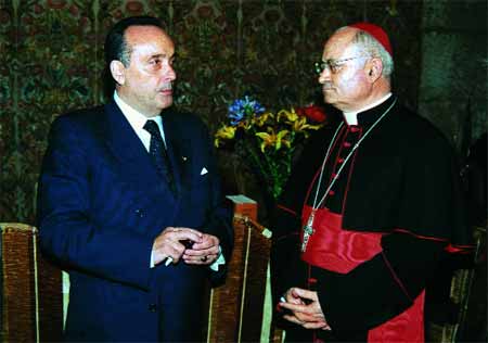 Il Gran Cancelliere, Amb. Conte Don Carlo Marullo di Condojanni, in colloquio con lArcivescovo di Palermo, S.Em.za il Cardinale Salvatore De Giorgi.